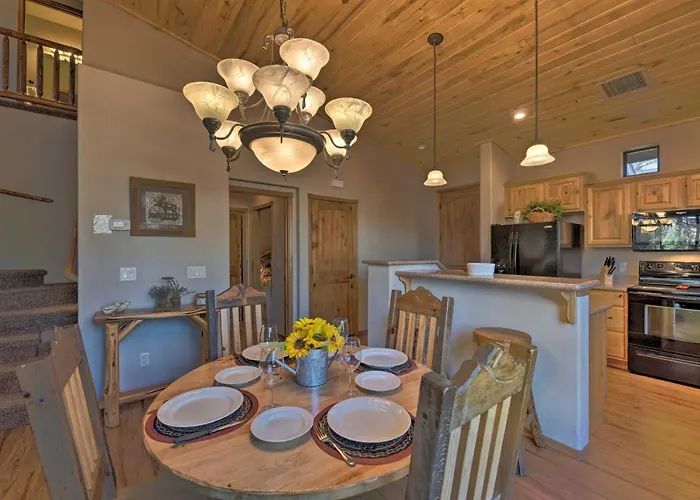 Spacious & Lovely Getaway W/ Deck In Show Low! Show Low