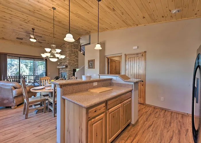 Holiday home Spacious & Lovely Getaway W/ Deck In Show Low! *