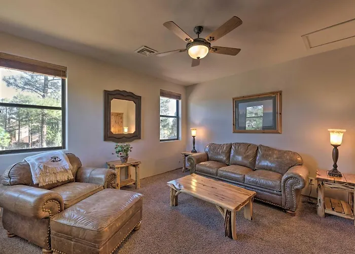 Spacious & Lovely Getaway W/ Deck In Show Low! Holiday home *