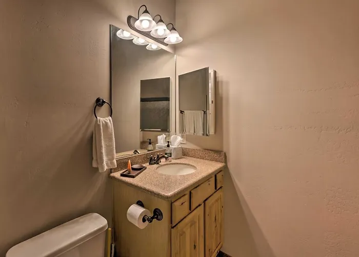 Spacious & Lovely Getaway W/ Deck In Show Low!