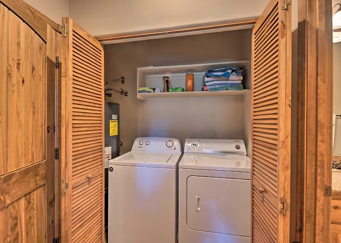 Spacious & Lovely Getaway W/ Deck In Show Low! * Show Low