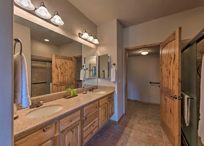 Spacious & Lovely Getaway W/ Deck In Show Low! Show Low