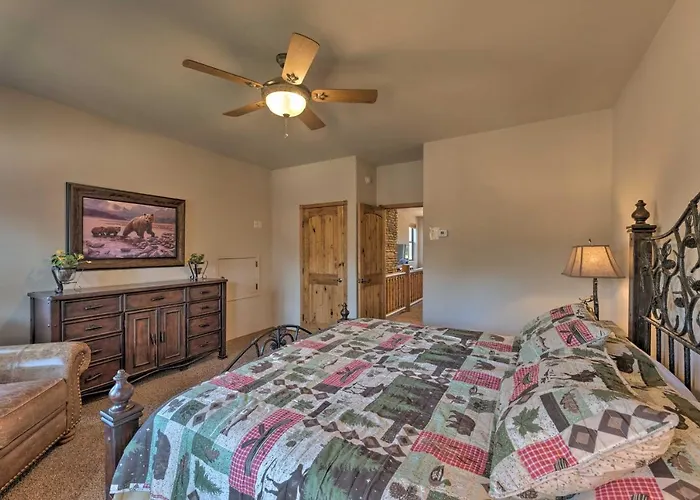 Spacious & Lovely Getaway W/ Deck In Show Low! *