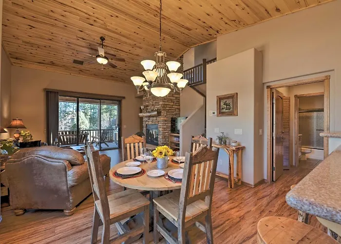 Holiday home Spacious & Lovely Getaway W/ Deck In Show Low!