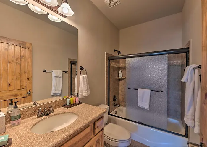 Spacious & Lovely Getaway W/ Deck In Show Low! Show Low